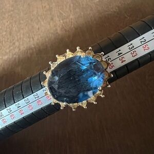 Fashion Jewelry Silver Tone Oval Ring With Blue "stone" Roughly Size 8.5